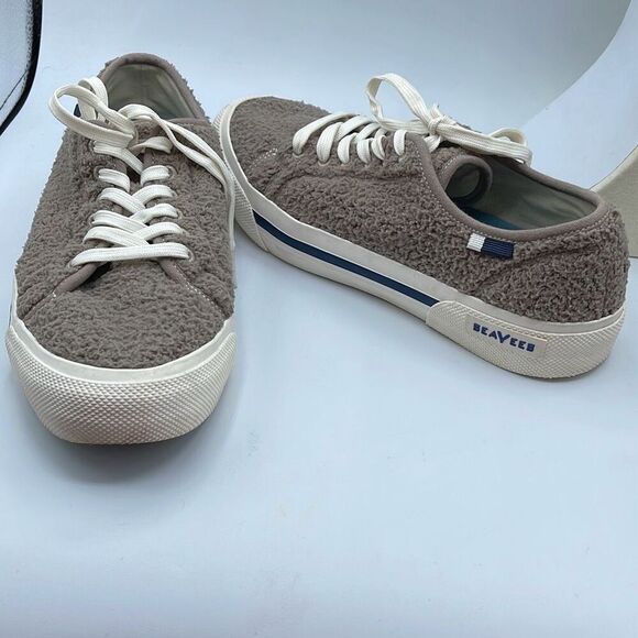 SeaVees Sea change size 9 mushroom colored fleece shoes. - Picture 1 of 7